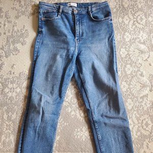 ZARA BLUE JEANS SIZE 8